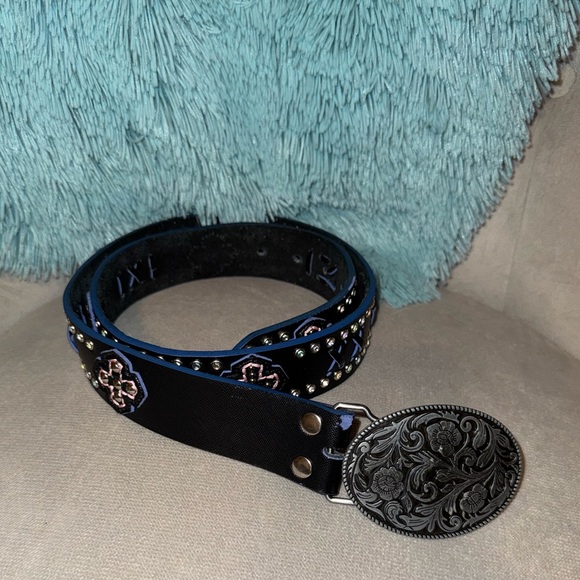 Buckle Rage black leather belt. Women’s size S/M ** please note photo of scuff** - Picture 1 of 10